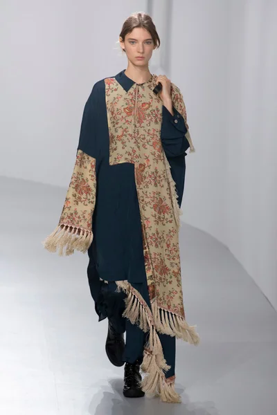 Look 17
